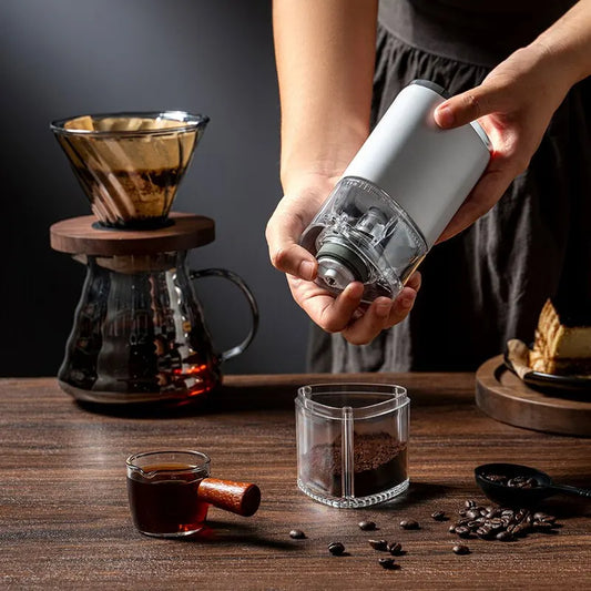 Portable Electric Coffee Grinder TYPE C USB Charge Ceramic Grinding Core Home Coffee Beans Pulverizer Grinder Small Portable Mini Home Kitchen Coffee Grinder Machine Mill Automatic USB Charging